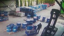 Tinerle Temizlik Yaparken Depoyu Havaya Uçurmak