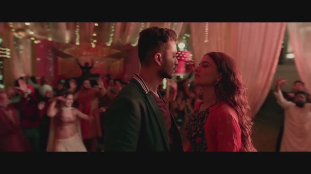 Bhangra Paa Le (2020) Fragman