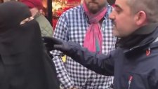 Noel Babaya Öfke Kusan Çarşaflı Kadın