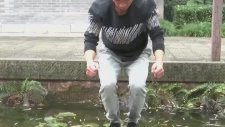 Yer Çekimine Meydan Okuyan Kung Fu Ustası