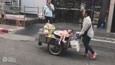 Annesinin Mısır Tezgahında Uyuyan Ufaklık