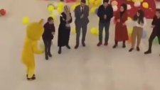 Halay Başına Geçip Coşan Tweety