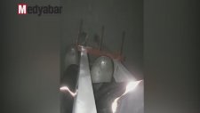 Çakallardan Korkup Elektrik Direğine Çıkan Vatandaş