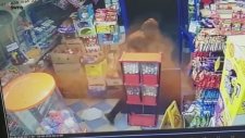 Toz Biber ile Hırsızı Savuşturan Bakkal