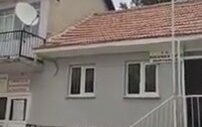 Evde Kalanlara Müzik Ziyafeti Sunan Muhtar