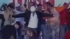 Azerbaycan Televizyonunda M. Ali Erbil'e Oynak Diyen Sunucu (2002)