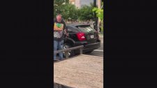Amerika’da Eylemcilere Ok Atan Adam