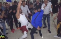 Düğünde Kayışı Sıyıran Gençler