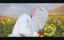 Fatma hamile olduğunu Nuru ya bu videoda söylüyor