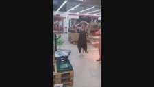 Maskesiz Kadın Müşterilerin Külotlu Çözümü