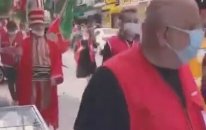 Mehteran Takımına Kafasında Bira ile Eşlik Eden Sarhoş
