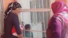 Ninesine Kapıyı Açmayan Çocuk
