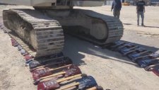 Yüzlerce Gitarı Dozerle Ezmek