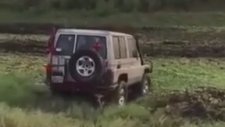 Balçığa Saplanan Off Road Aracı