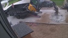 Kaş Yaparken Göz Çıkaran Kepçe Operatörü