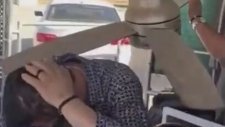 Tavan Vantilatörü Mağduru Olan Adam