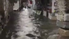 Seferihisar'daki Su Taşkınını Görüntülerken Babaannesinin Cesedi ile Karşılaşan Genç