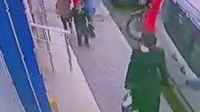 5 Litrelik Ayçiçek Yağını Çalmak İçin Çocukları Kullanmak