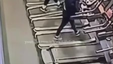 Koşu Bandında Üstünü Çıkarmak İsteyen Kadının Dramı