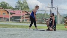 Beyzbol Oynarken Evlilik Teklifi Alan Kadın