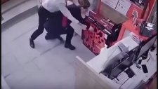 Kadın Hırsızı Bertaraf Eden Çalışan