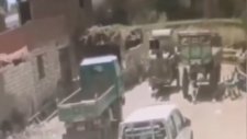 Mısır'da İki Trenin Kafa Kafaya Çarpışma Anı Kamerada