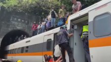 Tayvan'da Feci Tren Kazası
