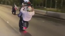 Tek Teker Şovu Kötü Biten Motosikletli