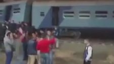 Mısır'da Tren Raydan Çıktı