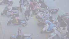Çantasındaki Telefon Patlayınca Yanma Tehlikesi Geçiren Adam