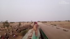 Pakistan’da Tren Kazası Faciası