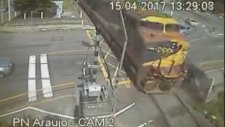 Sabırsız Sürücüye Çarpan Tren