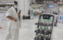 Hac Ziyaretinde Zemzem Suyunu Robotlar Dağıtacak