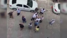 Bahçilevler’de İki Aile Sokak Ortasında Birbirine Girdi