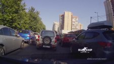 Elektrikli Scooter ile Duran Arabaya Çarpan Genç