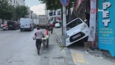 Anne ve Bebeği Aracın Altında Kalmaktan Son Anda Kurtuldu