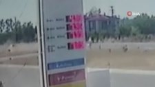 Otomobilin Motosiklet Sürücüne Çarptığı Feci Kaza Kamerada