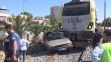 Yaşlı Adam Trenin Çarptığı Otomobilden Sağ Çıktı