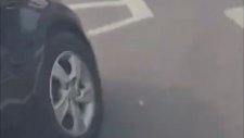 Sağa Dönerken Motosikletliyi Yere Seren Sürücü