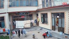 Süpürge ile Düşen Çocuğunu Kurtaran Anne