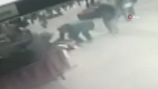 Yoldan Geçen Kadına Yumruk Attı Yoluna Devam Etti