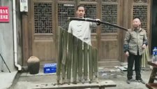 Japon Kılıç Ustasının Keskinlik Gösterisi