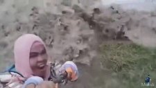 Selfie Çekerken Tsunaminin İçinde Kalan Kadın