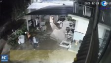 Depreme Kuaförde Yakalanan İnsanların Paniği