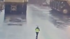 Üzerine Yıldırım Düşen Güvenlik Görevlisi