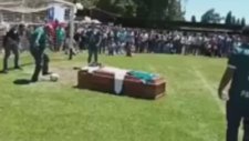 Hayatı Kaybeden Futbocluya Tabutta Gol Attırdılar