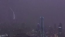 Ataşehir'de Bulunan Kulelere Aynı Anda Yıldırım Düştü