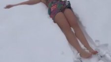 Pelin Akil Mayoyla Kara Daldı