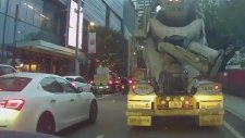 Beton Mikserinin Altında Kalmaktan Mucize Eseri Kurtulan Bisikletli