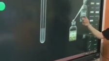 Akıllı Tahtanın Hakkını Veren Öğretmen
